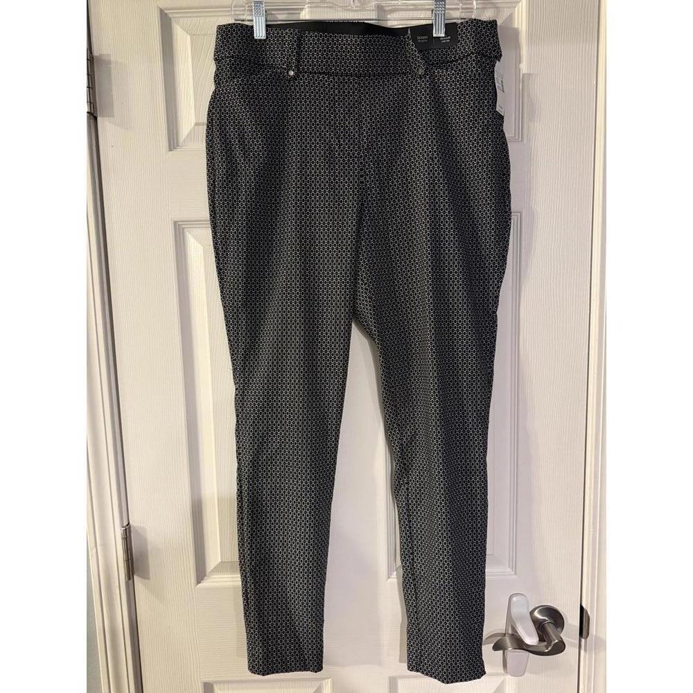 NWT Maurices Skinny Bengaline Pants, Size Large With Elastic Waistband